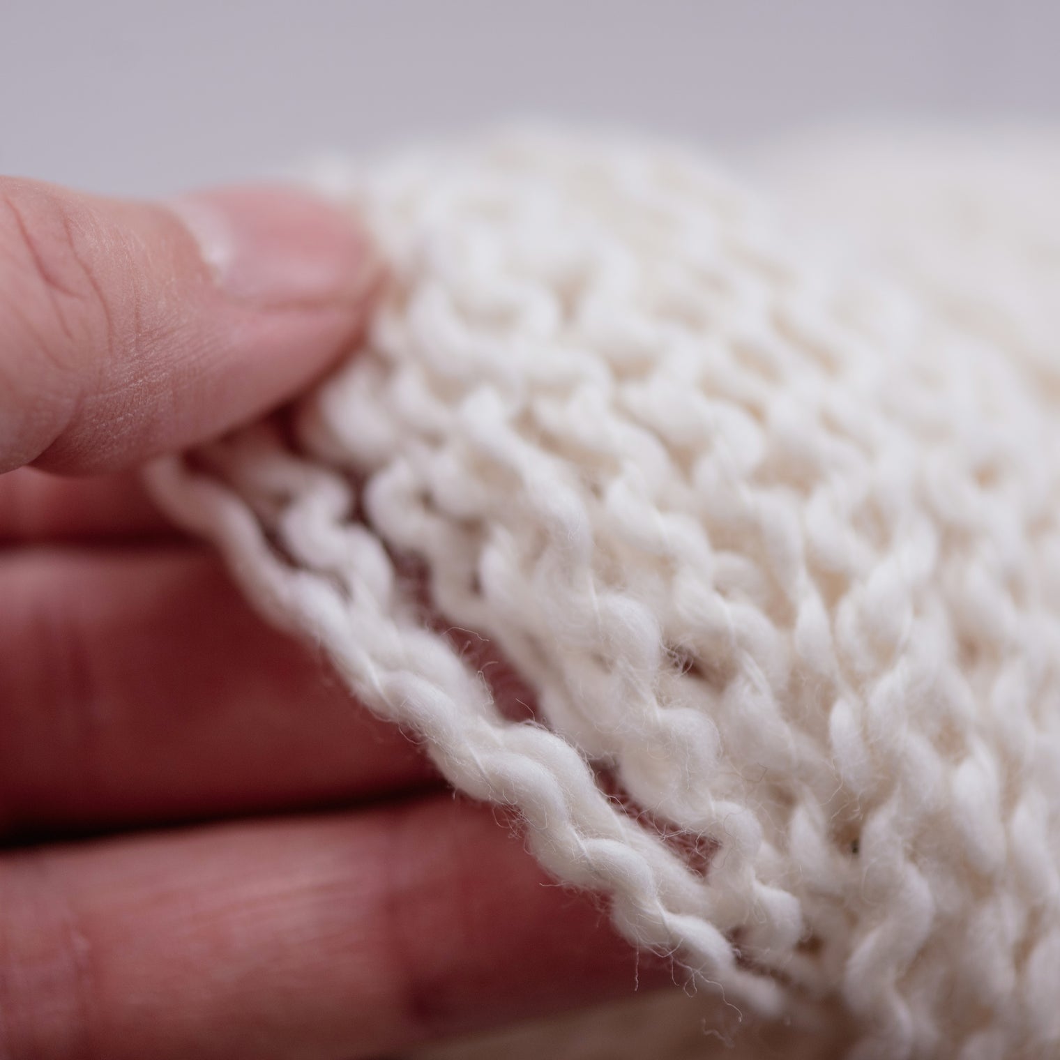 2-Ply Thick/Thin Alpaca Bulky Blend Yarn (White w/White)