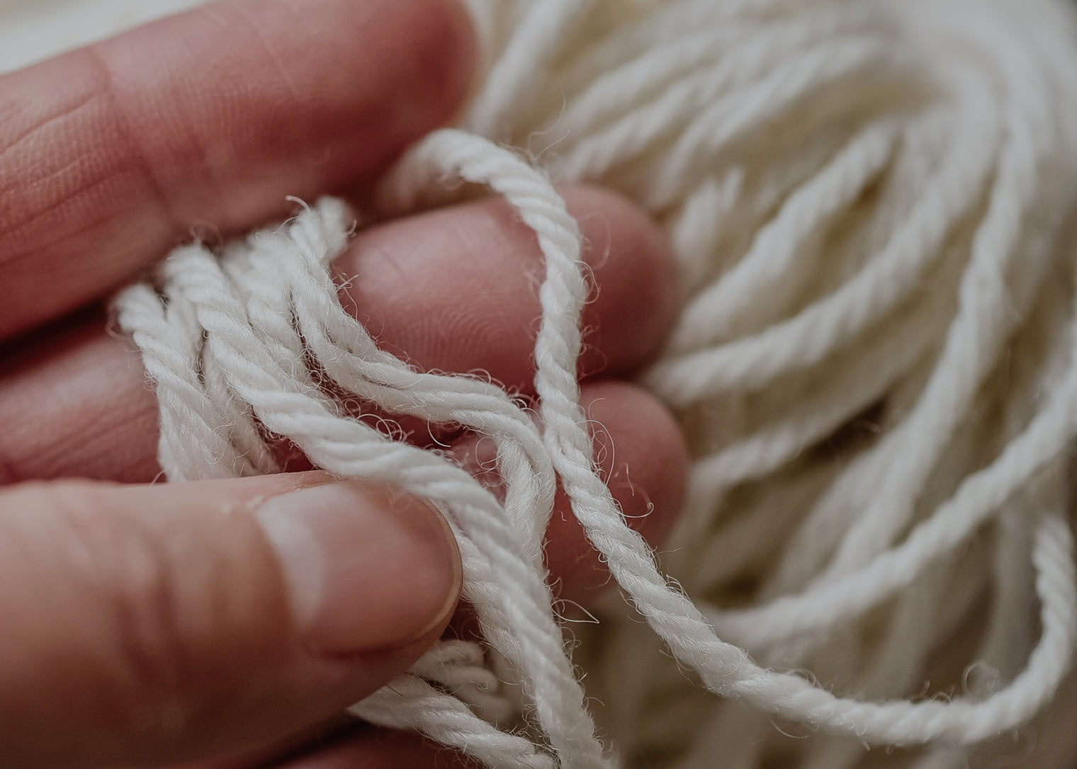4-Ply Alpaca Yarn Worsted Blend (White)